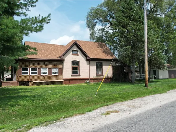 124 S College St, Assumption, IL 62510