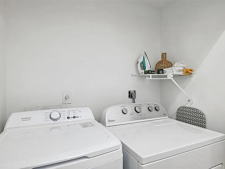 313 Poinsettia Rd — Photo 8
