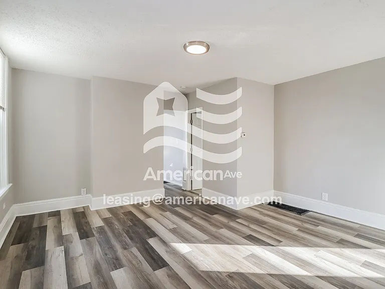 188577_004_wm_-_living_room_13330389.jpg