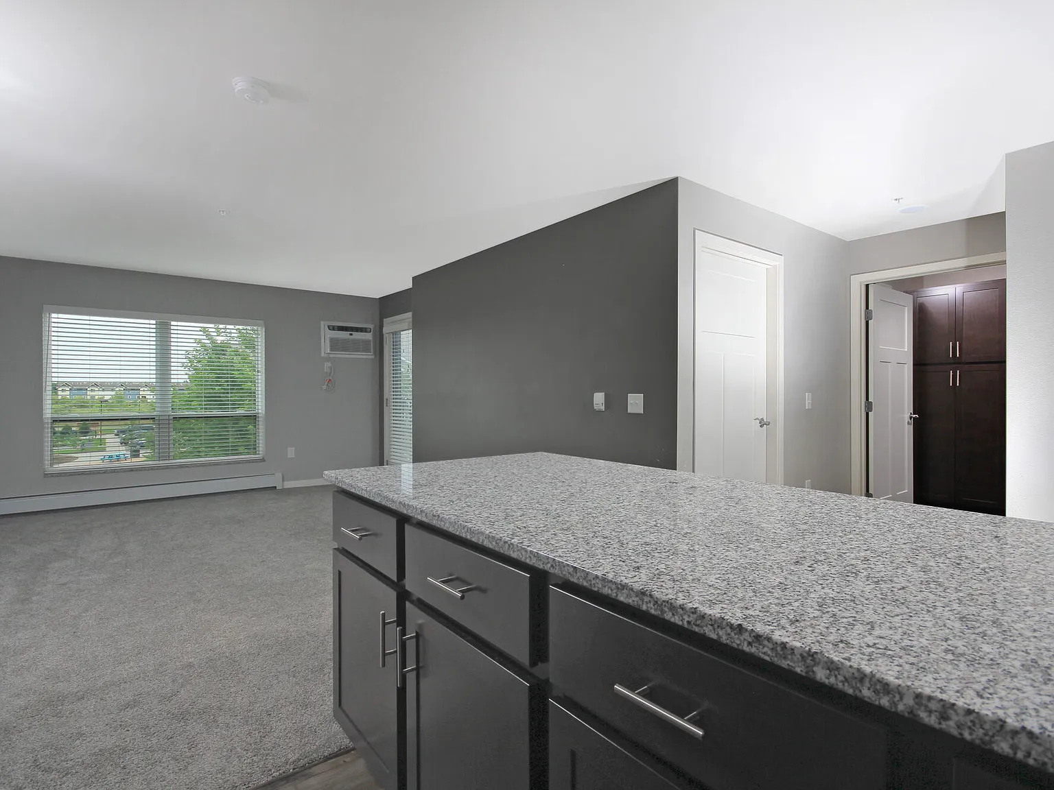 Sapphire Apartments — Photo 3