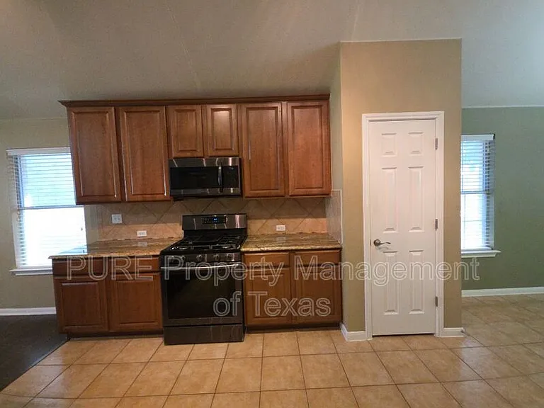 18401 Hees Ln — Photo 19