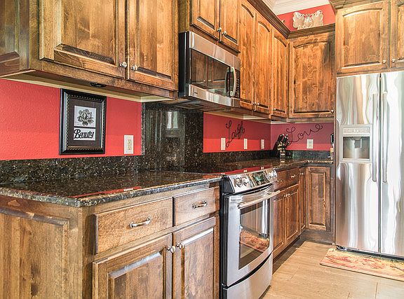 4th image of 62621 Wisteria Ln