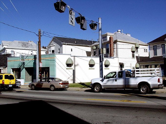2nd image of 1577 Bardstown Rd
