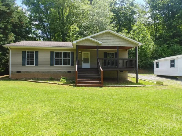 148 Red Dog Ln, Whittier, NC 28789