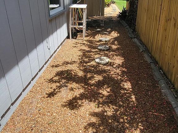5th image of 103 Carmen St