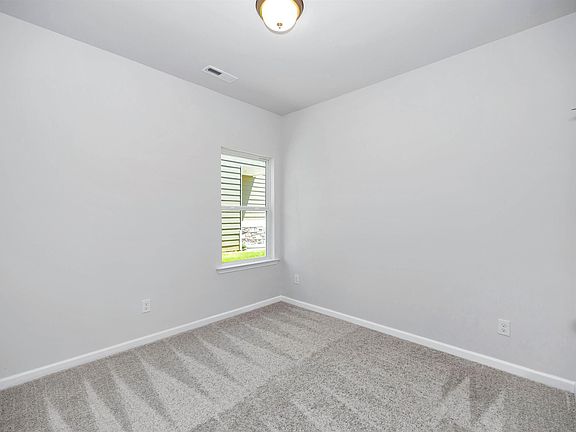 3rd image of 5565 Cedar Creek Dr
