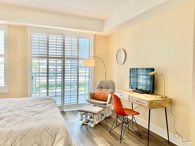 150 The Promenade N #208 — Photo 19