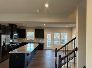 402 Scharberry Ln, Mars, PA