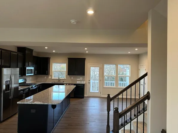 402 Scharberry Ln, Mars, PA 16046