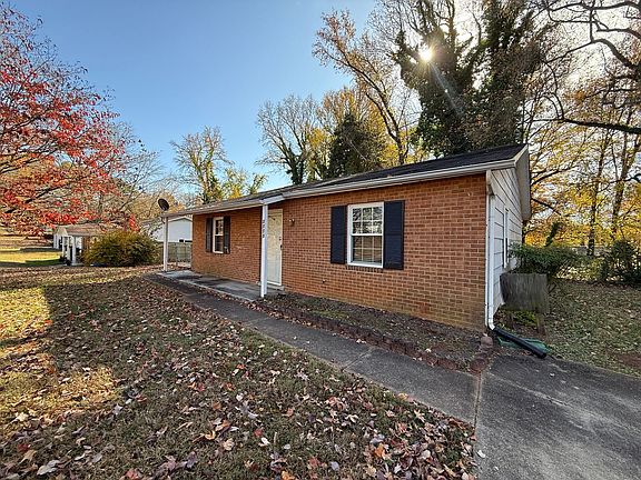 2nd image of 2770 Laguna Ave