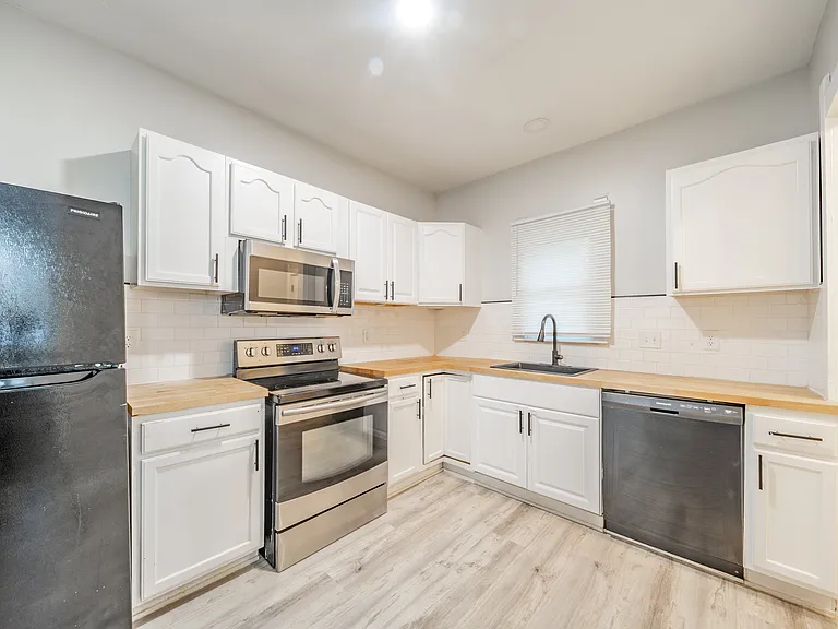 2344 N Capitol Ave — Photo 20