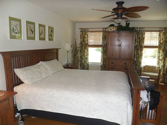 4th image of 166 Clement Ave