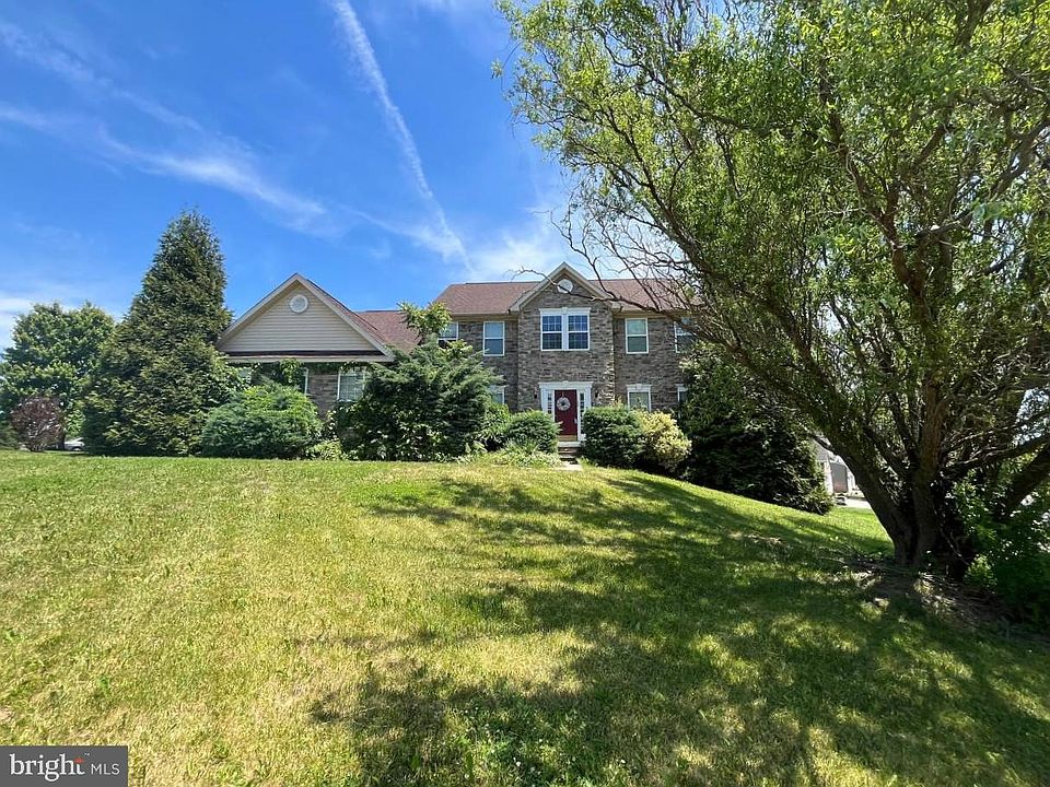 1st image of 132 Rubens Cir