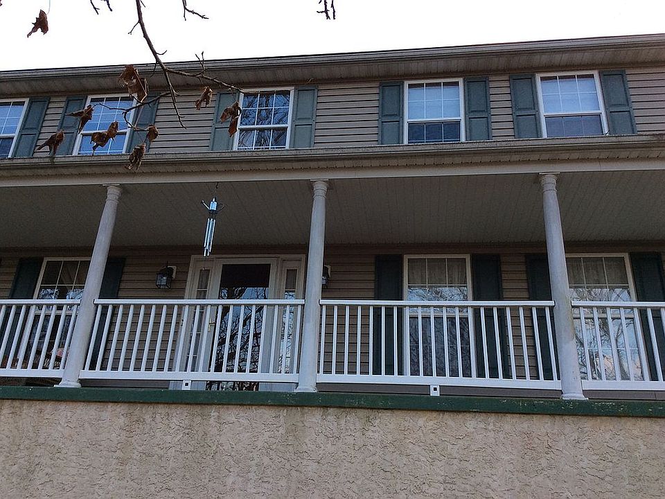 2nd image of 325 Fairway Cir