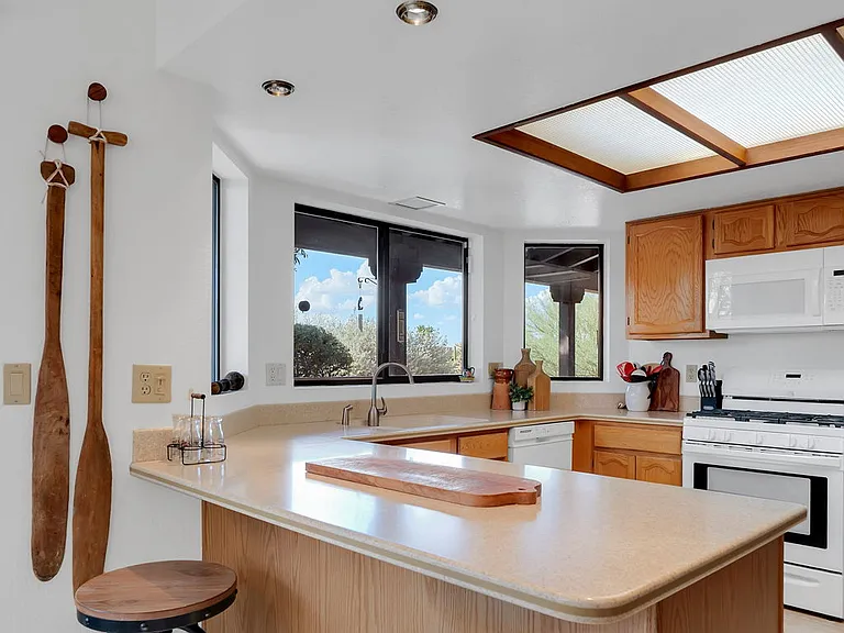 1808 W Via De La Gloria — Photo 8