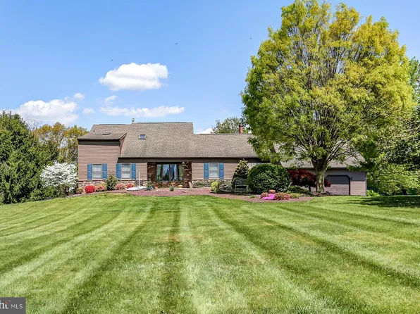 1816 Hunter Dr, Mechanicsburg, PA 17050