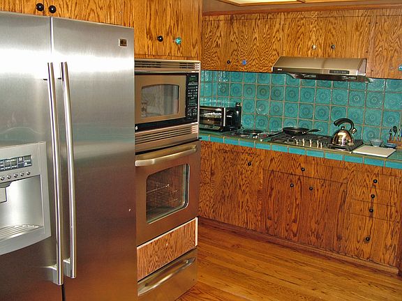 Kitchen frig and oven