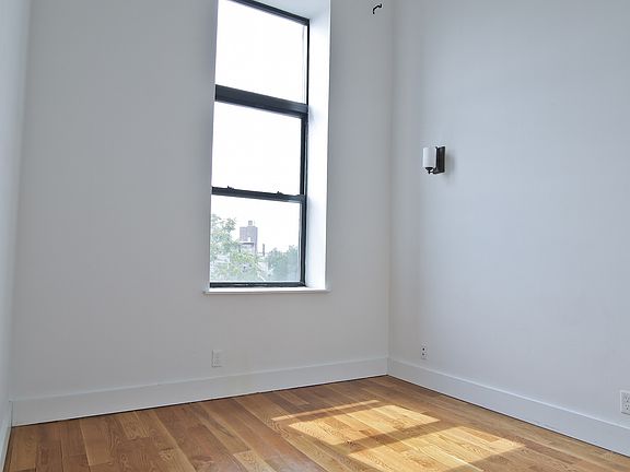 4th image of 949 Willoughby Ave APT 0120