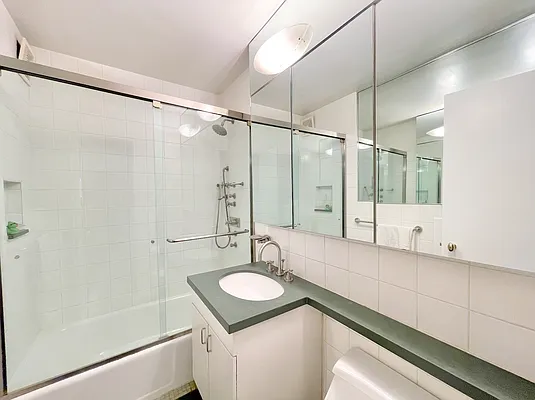 Rented by R New York | media 10