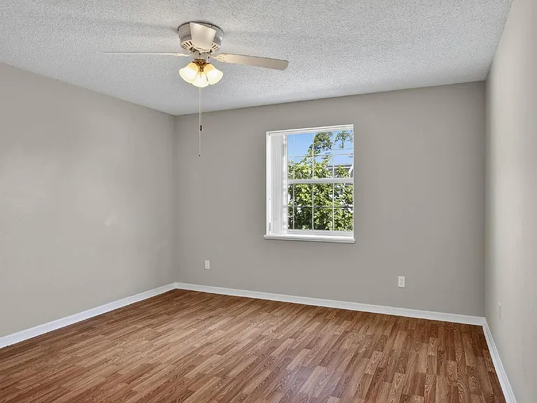 77 Folcroft Ln — Photo 46