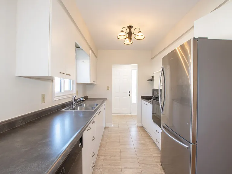 39 Mayfair Dr — Photo 10