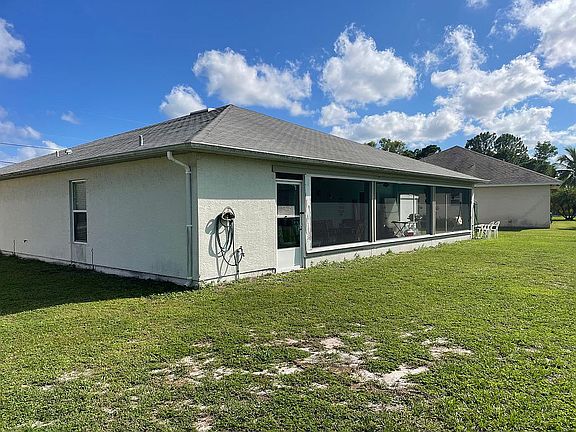 4th image of 2529 SE Lyman Cir