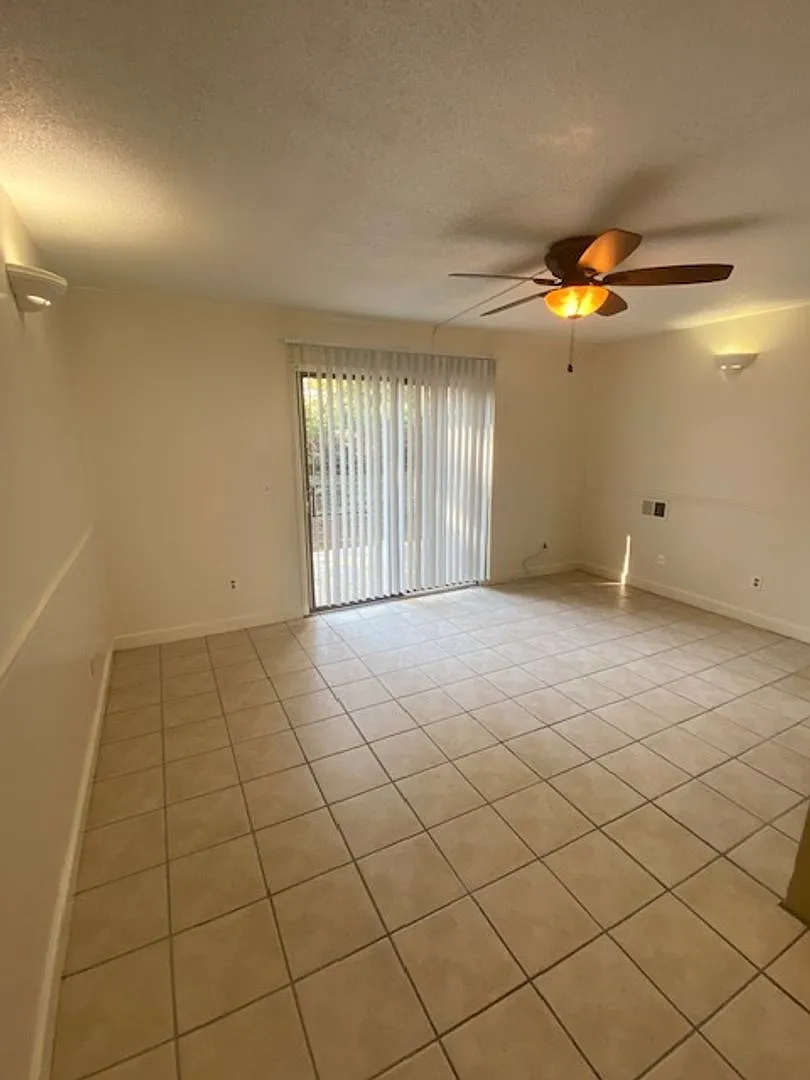 Spacious 2 bedroom , 1 bath - Just 8 minutes from the University of South Carolina! — Photo 3