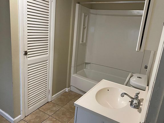 5th image of 76 Cherry St Floor 76