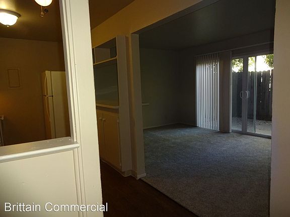 5th image of 2941 Marconi Ave #5