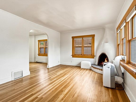 2nd image of 815 Allendale St