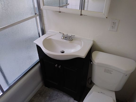 3rd image of 5911 1/2 S Wilton Pl