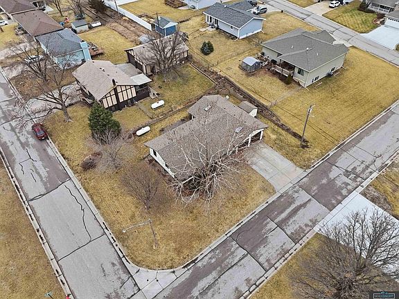 4th image of 341 Elk Creek Rd