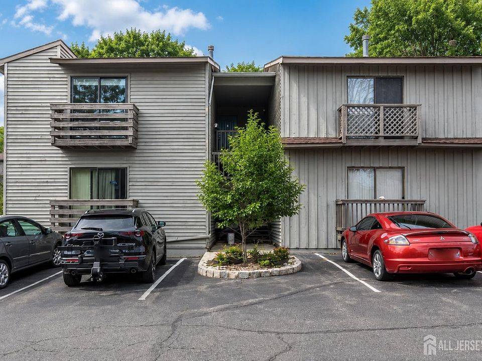 1st image of 1002 Spruce Hills Dr