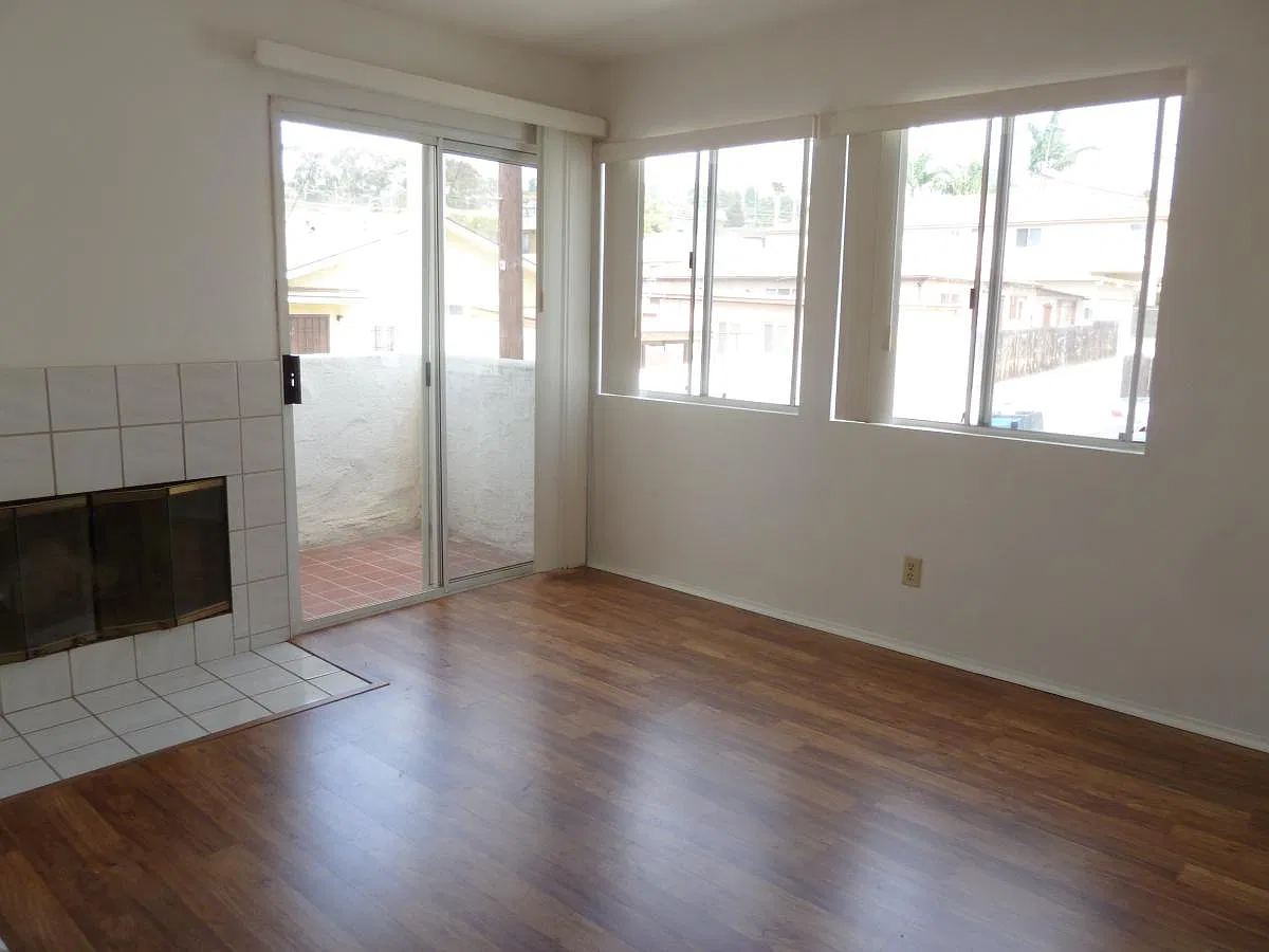 2 bed, 1000 sqft, $2,700 — Photo 3