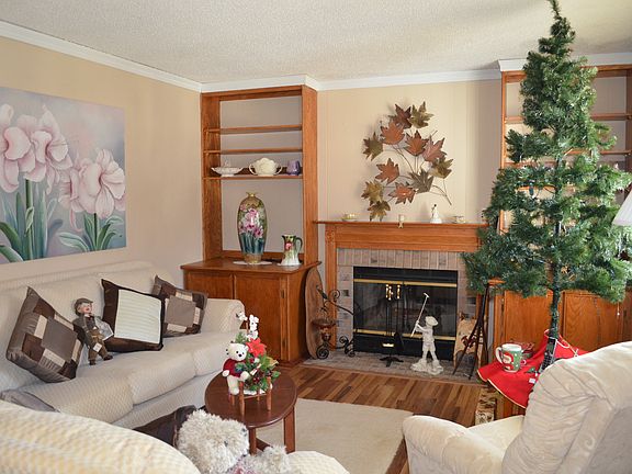 3rd image of 135 Jasper Dr