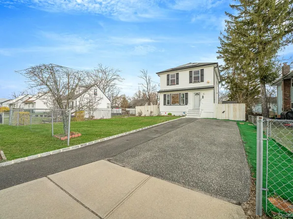 (undisclosed Address), Wyandanch, NY 11798