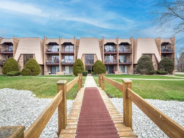 7302 Blackstone Ave APT 12, Justice, IL 60458