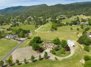 983 Old Stage Rd, Central Point, OR 97502