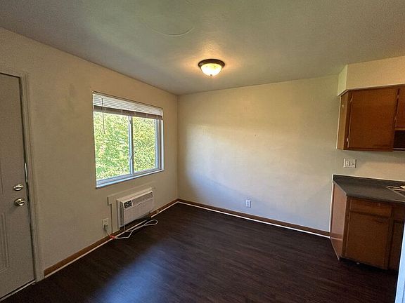 3rd image of 1431 Huffman Ave #B