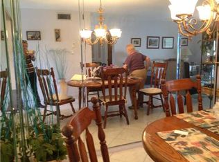 204 Oxford Pl, West Palm Beach, FL 33417