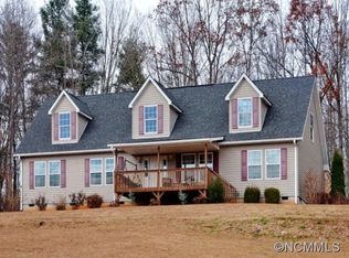 119 Queens Ct, Saluda, NC 28773
