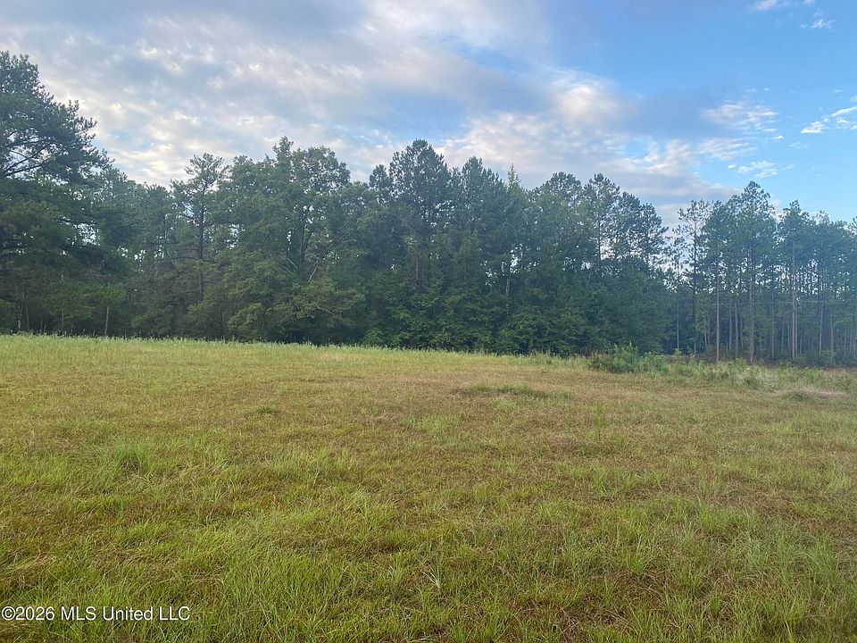 1st image of 4 E Bond Rd