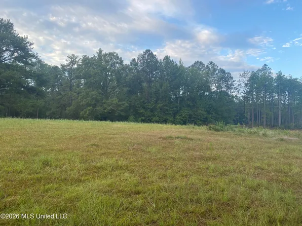 4 E Bond Rd, Wiggins, MS 39577