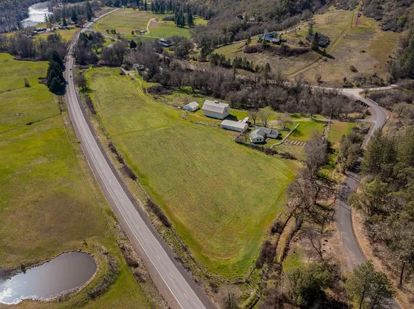 420 Sams Creek Rd, Gold Hill, OR 97525