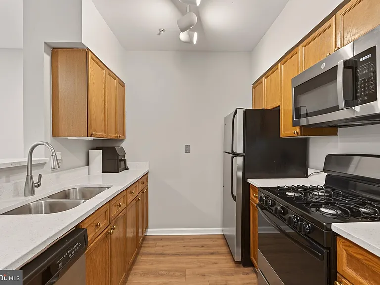 12919 Alton Sq #220 — Photo 5