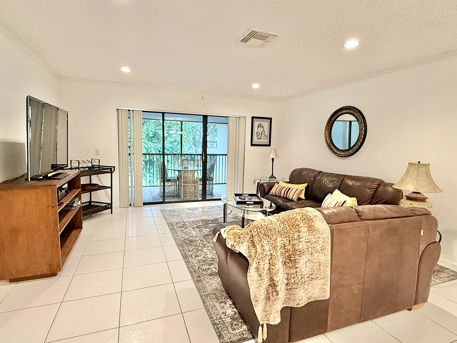 2 bed, 2.0 bath, 1388 sqft, $6,250 — Photo 2
