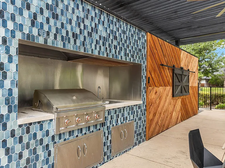 600 Legacy Dr — Photo 18