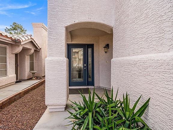 3rd image of 6916 Wineberry Dr