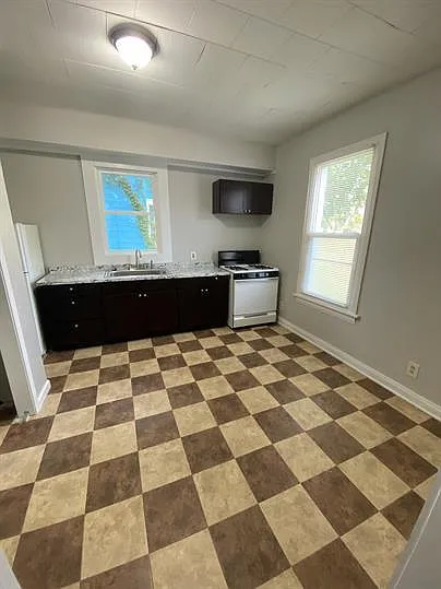 615 West White Street - 1 — Photo 4