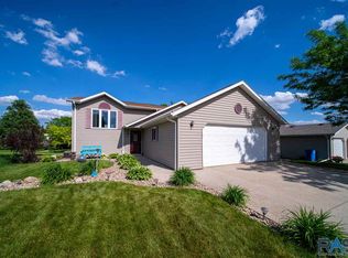 1120 W Ave N, Madison, SD 57042
